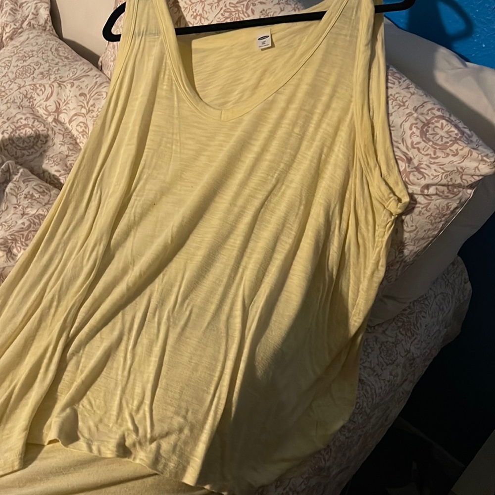 Old navy yellow tank only worn once in good condition size xxl